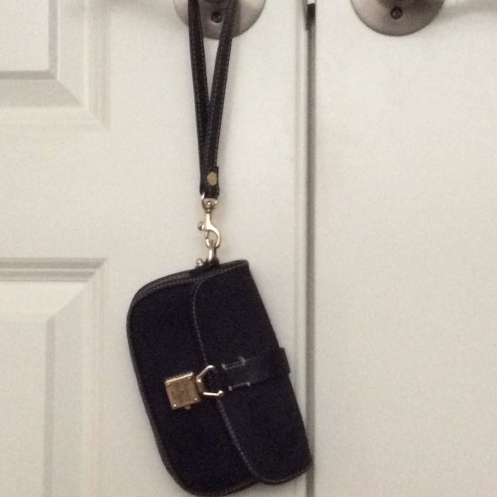 Dooney and Bourke phone bag